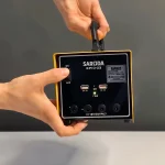 نظام طاقة شمسية متكامل مع لوح شمسي ولمبات LED ومنفذ USB للاستخدام المنزلي والرحلات