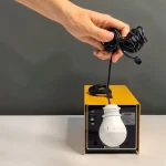 نظام طاقة شمسية متكامل مع لوح شمسي ولمبات LED ومنفذ USB للاستخدام المنزلي والرحلات