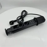 شريط طاقة قابل للسحب مع محطات شحن USB مزود بثلاثة منافذ كهربائية ومنفذي USB