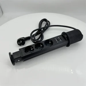 شريط طاقة قابل للسحب مع محطات شحن USB مزود بثلاثة منافذ كهربائية ومنفذي USB